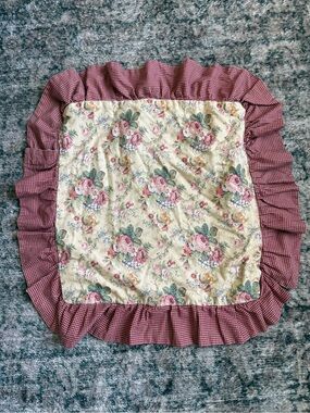 Floral Cottage ruffled pillow case